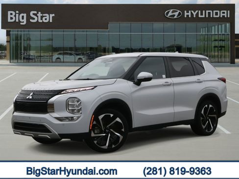 Used 2024 Mitsubishi Outlander SE image 1