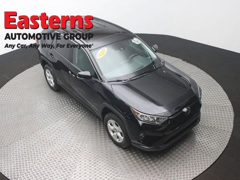Used 2021 Toyota RAV4 XLE w/ Convenience Package image 3