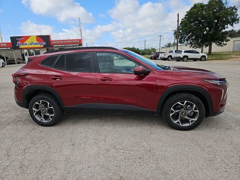 Used 2025 Chevrolet Trax LT FWD image 12