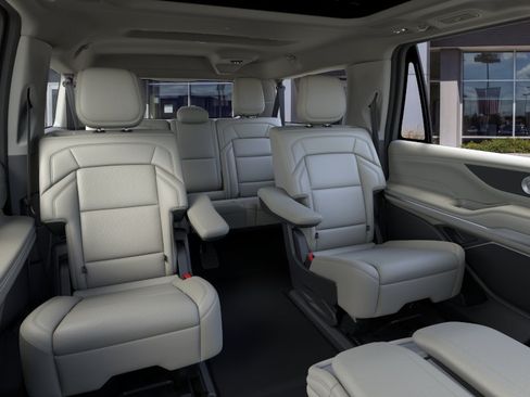 New 2026 Lincoln Navigator L Reserve w/ Jet Appearance Package AWD/4WD image 36