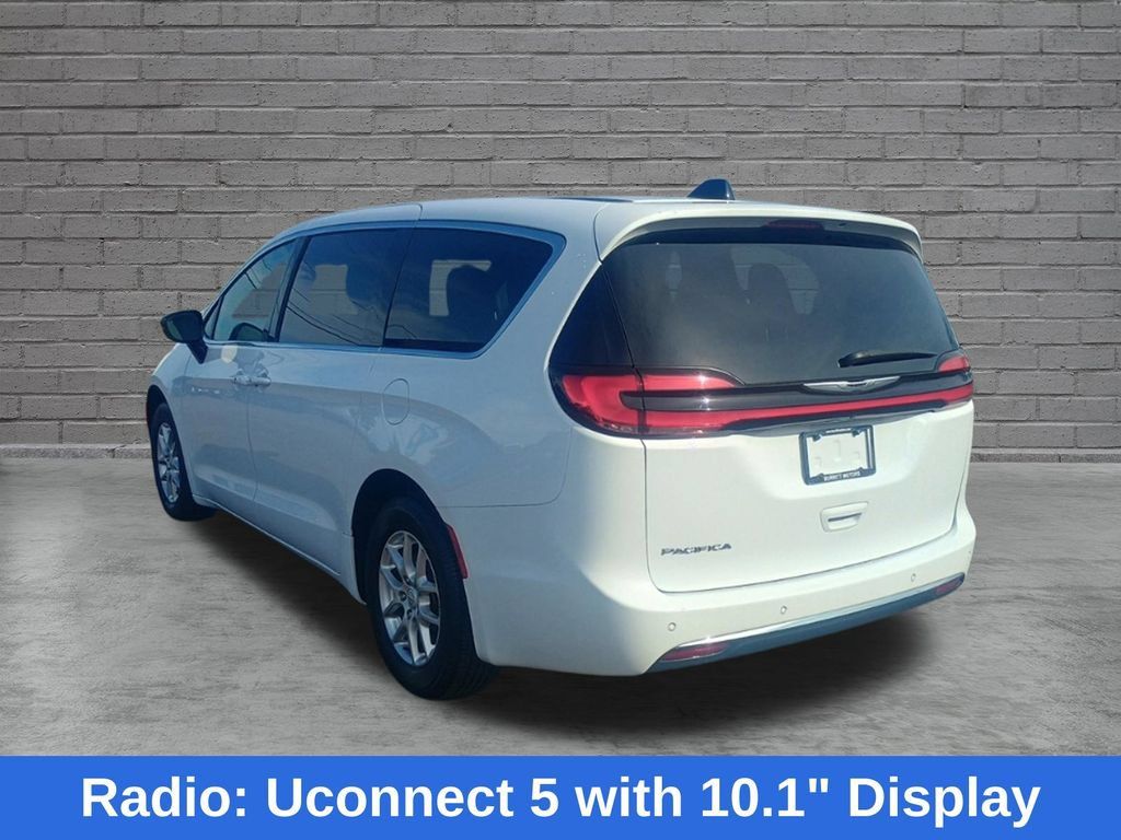 Used 2025 Chrysler Pacifica Select FWD image 5