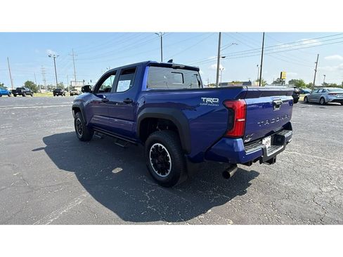 Used 2024 Toyota Tacoma TRD Off-Road w/ TRD Off Road Premium Package AWD/4WD image 5