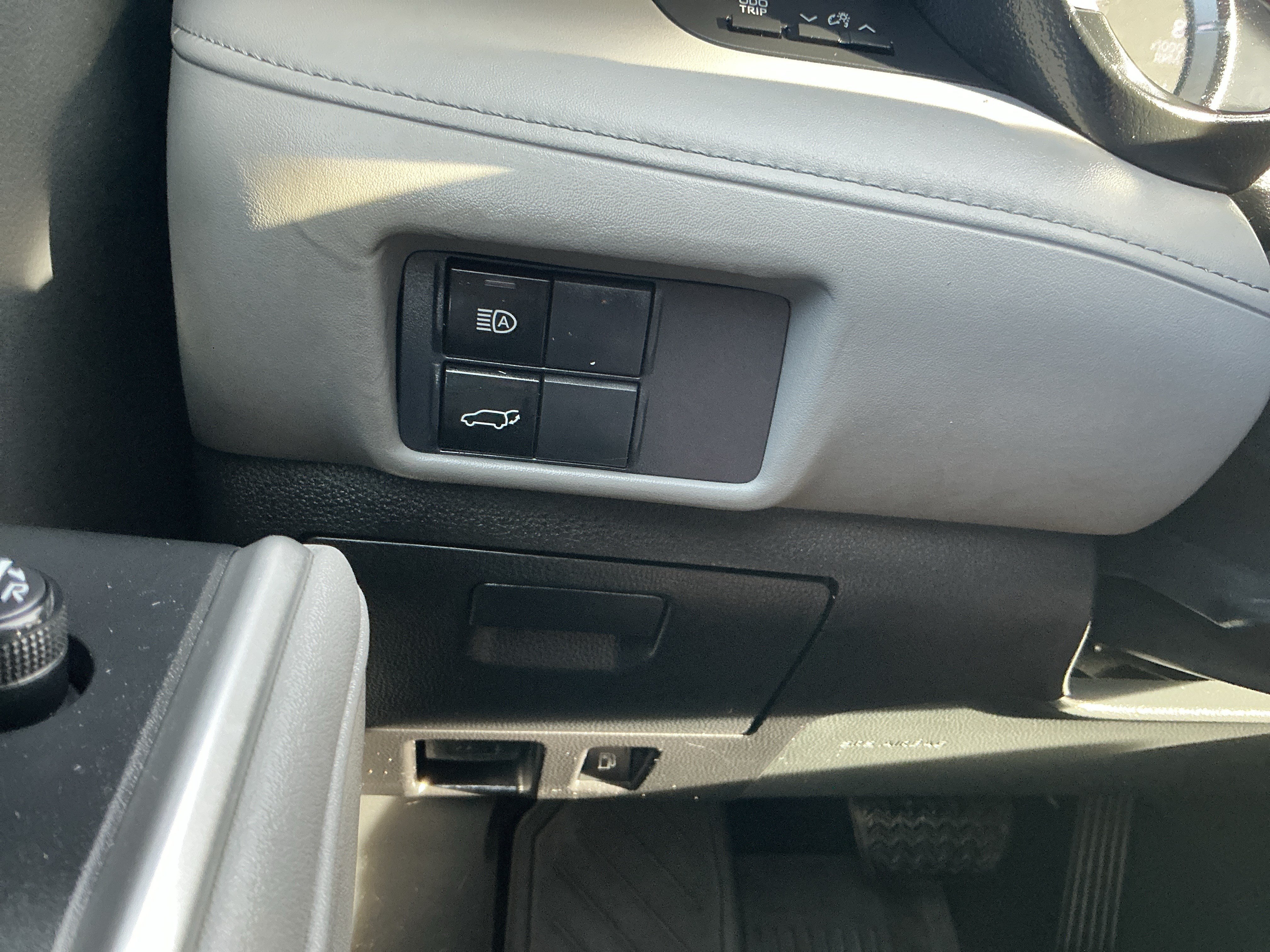 Used 2021 Toyota Highlander XLE AWD/4WD image 20