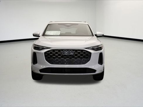 Used 2025 Audi Q5 Premium w/ Convenience Package image 8