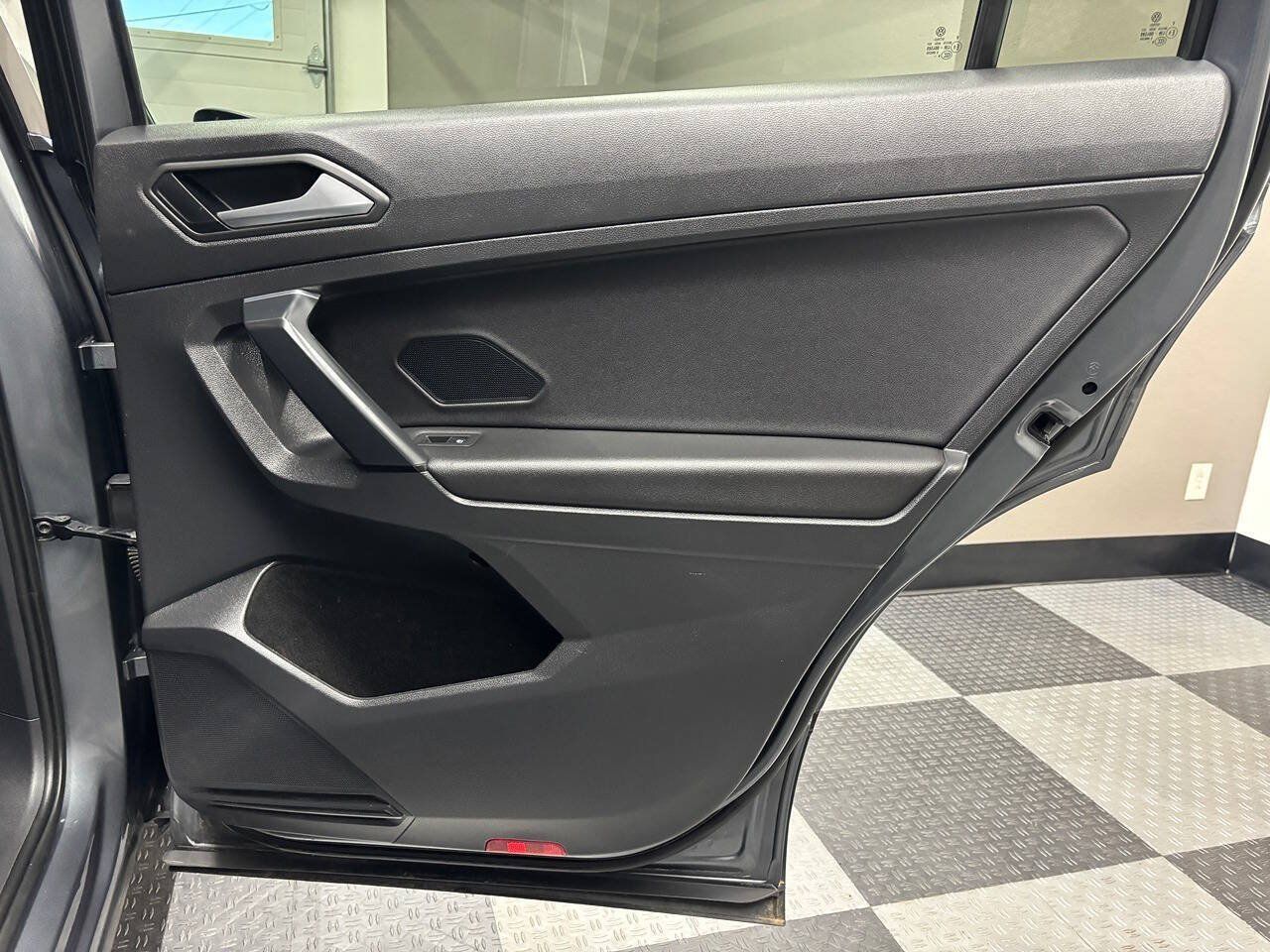 Used 2019 Volkswagen Tiguan SE w/ 3rd Row Seat Package AWD/4WD image 21