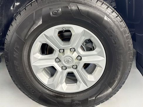 Used 2020 Toyota 4Runner SR5 image 31