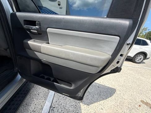 Used 2017 Toyota Sequoia SR5 AWD/4WD image 17