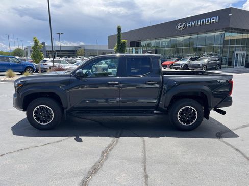 Used 2025 Toyota Tacoma TRD Off-Road AWD/4WD image 12