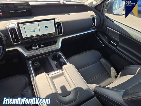 Certified 2025 Ford Expedition Platinum AWD/4WD image 17