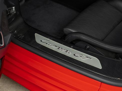 Used 2004 Porsche Carrera GT RWD image 25
