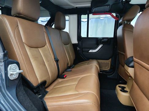 Used 2017 Jeep Wrangler Unlimited Rubicon w/ Connectivity Group image 26