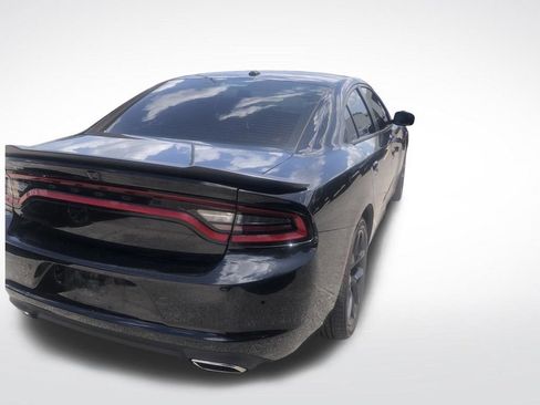 Used 2022 Dodge Charger SXT w/ Blacktop Package RWD image 4