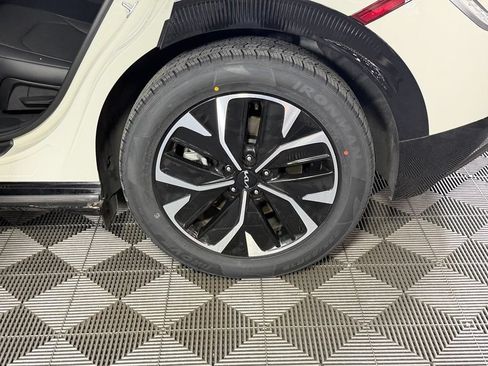 Used 2024 Kia EV6 Wind RWD image 10