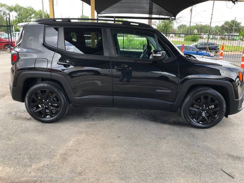 Used 2018 Jeep Renegade Altitude image 5