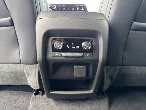 Used 2026 Chevrolet Traverse RS FWD image 16