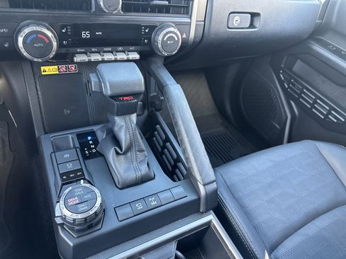 Used 2025 Toyota 4Runner TRD Off-Road Premium AWD/4WD image 19
