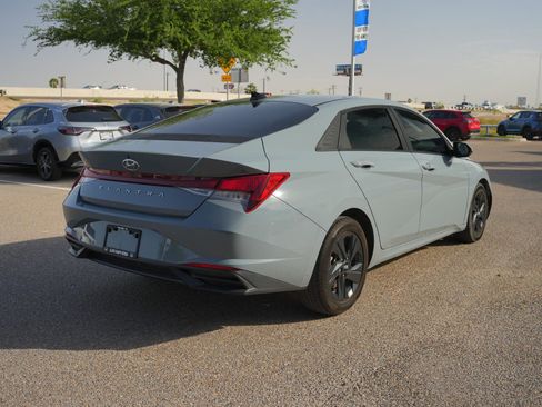 Used 2022 Hyundai Elantra SEL w/ Convenience Package image 5