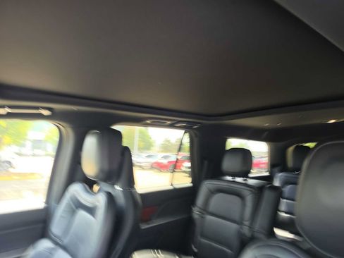 Used 2024 Lincoln Navigator Reserve AWD/4WD image 38