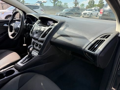 Used 2014 Ford Focus SE FWD image 19