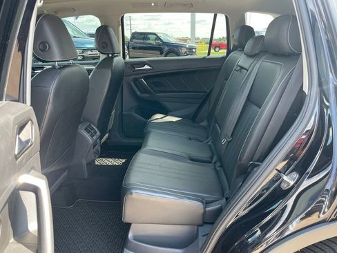 Used 2022 Volkswagen Tiguan SE w/ Panoramic Sunroof Package AWD/4WD image 8