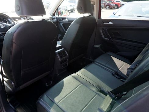 Used 2021 Volkswagen Tiguan SE w/ Panoramic Sunroof Package image 13