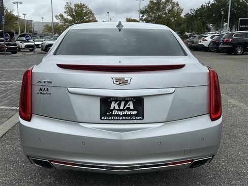 Used 2016 Cadillac XTS Luxury image 3