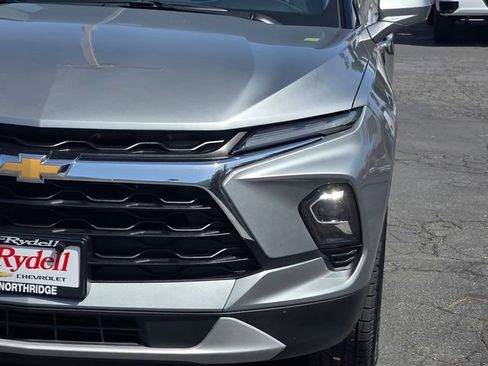 Used 2025 Chevrolet Blazer LT FWD image 3