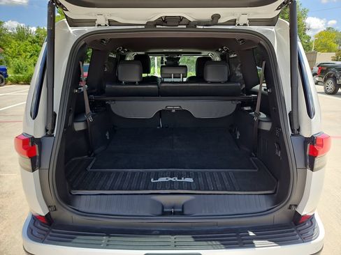 Used 2024 Lexus GX 550 w/ Accessory Package (2T) AWD/4WD image 18