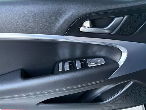 Used 2023 Genesis G70 2.0T RWD image 12