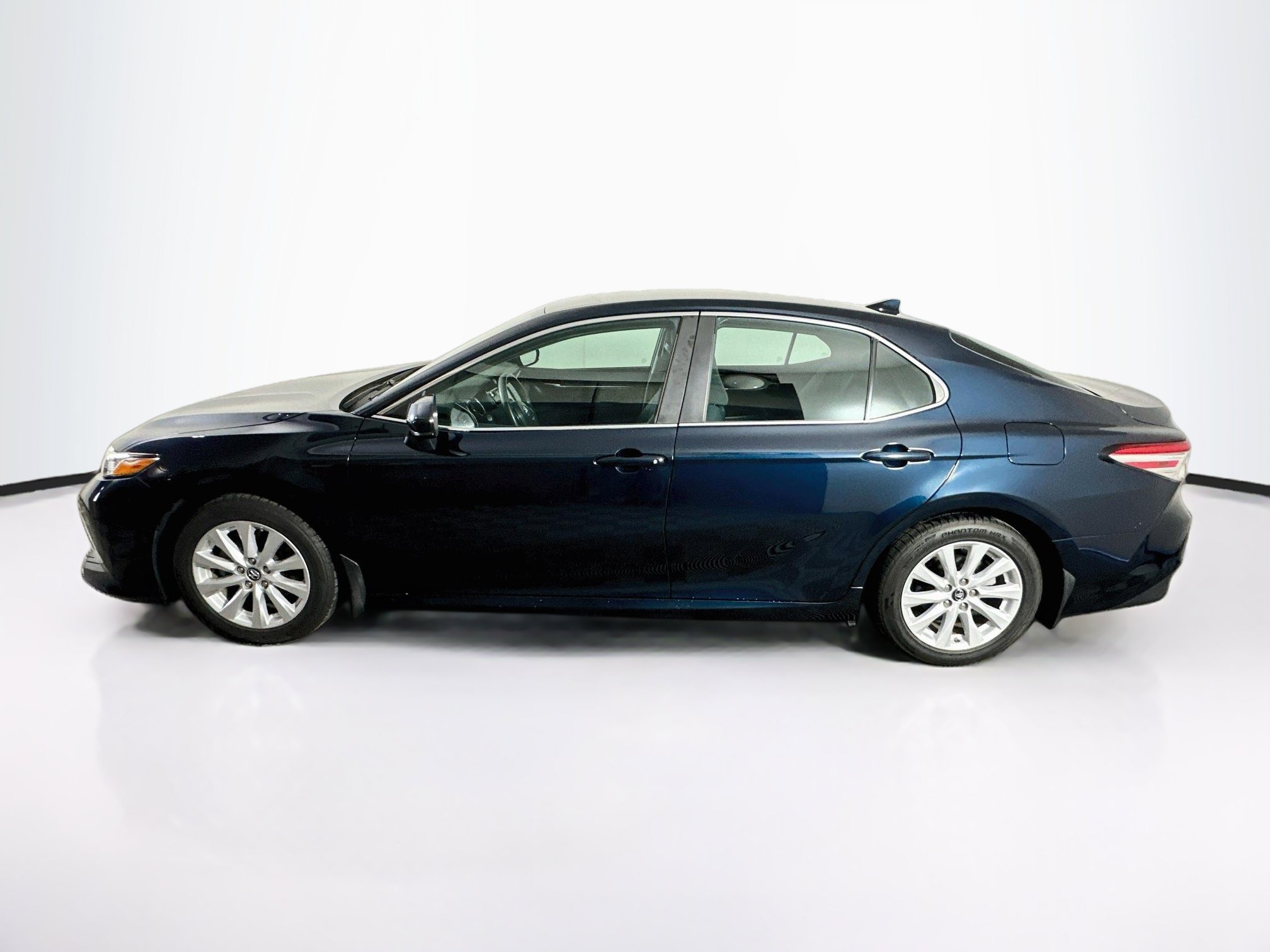 Used 2019 Toyota Camry LE FWD image 4