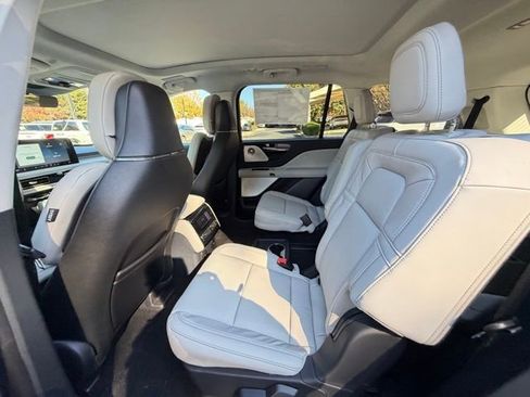 New 2026 Lincoln Aviator Reserve image 12