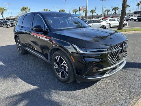 Used 2024 Lincoln Nautilus Premier image 8