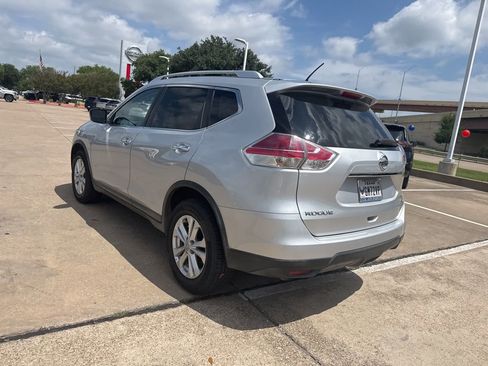 Used 2016 Nissan Rogue SV FWD image 4