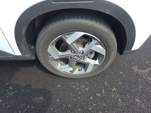 Used 2023 Hyundai Venue SEL FWD image 8
