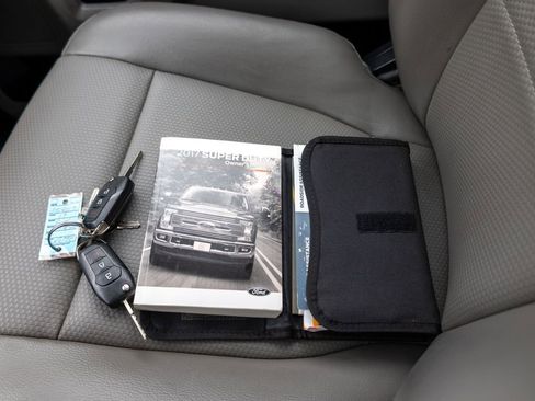 Used 2017 Ford F550 2WD Regular Cab Super Duty image 25