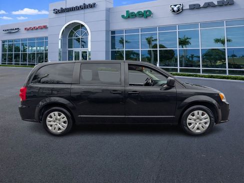 Used 2018 Dodge Grand Caravan SE image 8