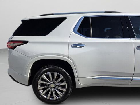 Used 2023 Chevrolet Traverse Premier image 32