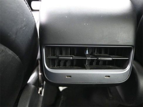 Used 2021 Tesla Model Y Performance image 15