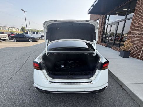 Used 2022 Nissan Altima 2.5 SR FWD image 12