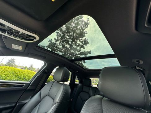 Certified 2020 Porsche Macan S AWD/4WD image 18