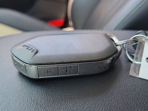 Used 2024 Kia Sorento S image 27