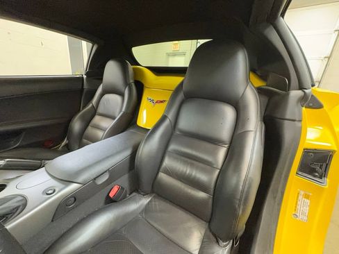 Used 2006 Chevrolet Corvette Convertible w/ Preferred Equipment Group RWD image 16