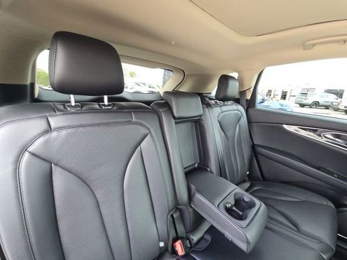 Used 2022 Lincoln Nautilus Reserve w/ Equipment Group 201A image 18