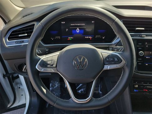 Used 2022 Volkswagen Tiguan SE image 28