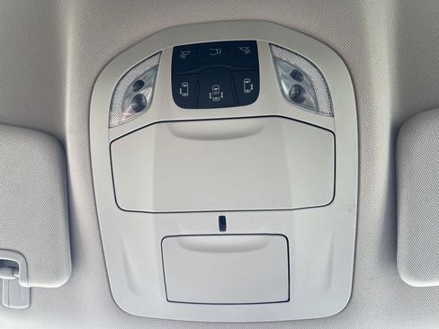 Used 2023 Chrysler Pacifica Touring-L FWD image 35