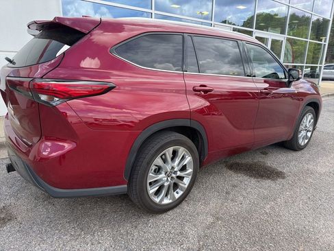 Used 2021 Toyota Highlander Limited image 3