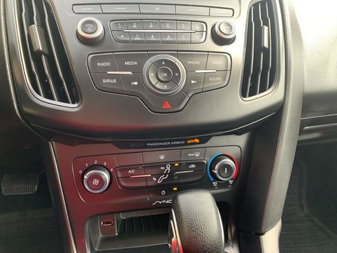 Used 2018 Ford Focus SE FWD image 24