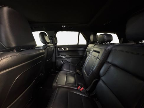 Used 2020 Ford Explorer XLT w/ Equipment Group 202A image 24