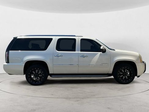 Used 2011 GMC Yukon XL Denali AWD/4WD image 4
