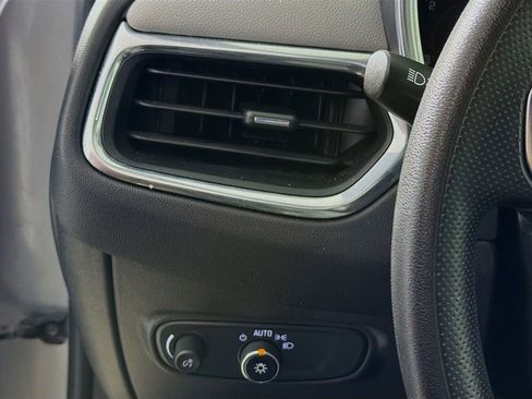 Used 2023 Chevrolet Equinox LT image 12